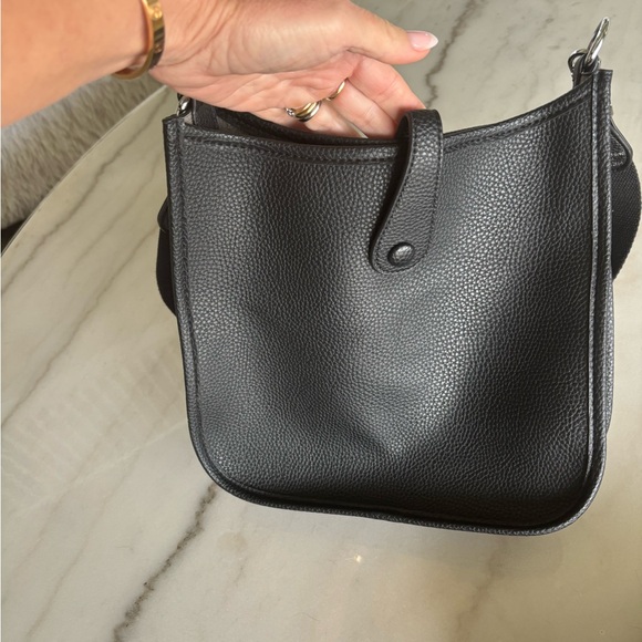 Evelyn inspired black crossbody bag - Picture 7 of 11